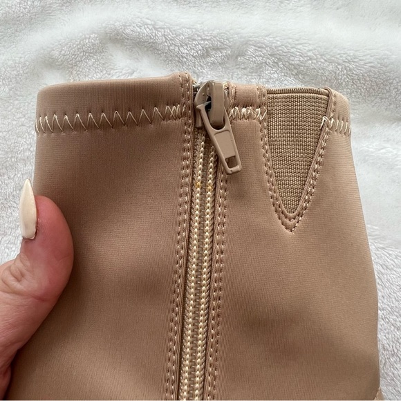 Jeffrey Campbell Coma Cream/Nude Neoprene Pointed Toe Block Heel Bootie 8.5 - Picture 2 of 7